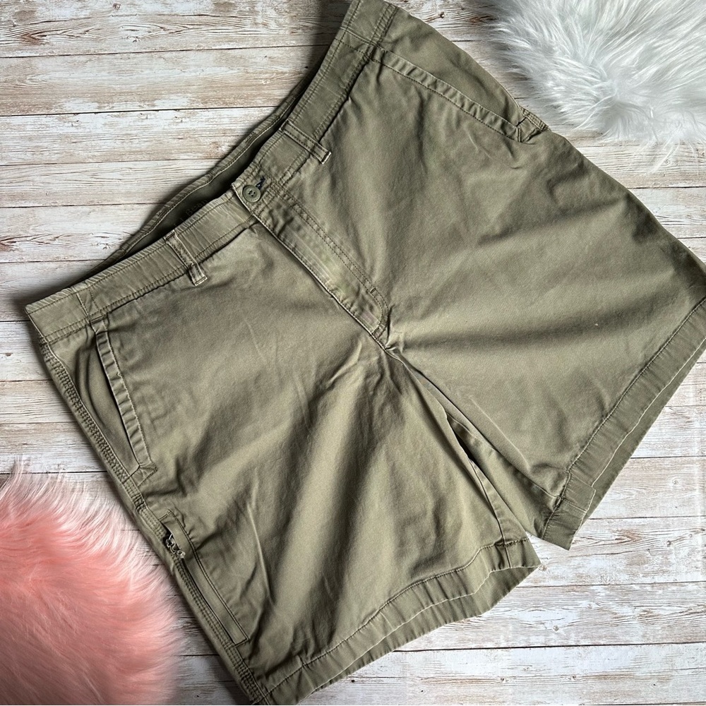 L.L. Bean Olive Green Men's Chino Shorts